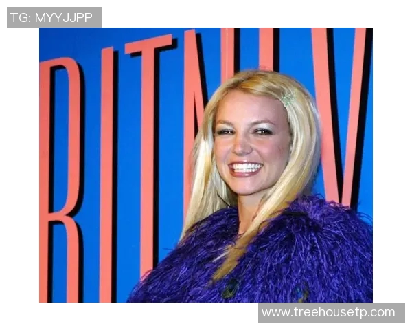 足球明星布兰妮的精彩人生与职业生涯全景介绍及精选图片展示