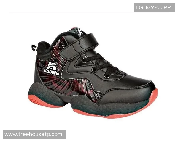 足球明星面具护脸新潮流引领时尚运动风尚助力球场表现提升